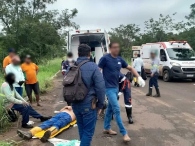 Trinta pessoas se feriram gravemente em acidente com ônibus na MS-436 Trinta pessoas se feriram gravemente em acidente com ônibus na MS-436