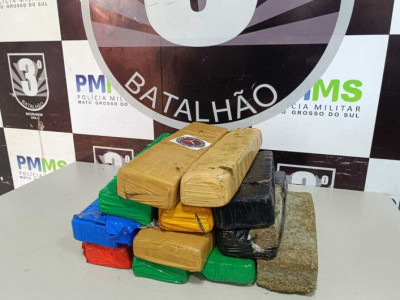 Após denúncia, PM encontra quase 10kg de maconha em casa demolida Após denúncia, PM encontra quase 10kg de maconha em casa demolida