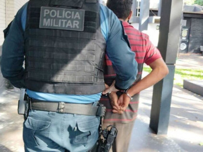 Homem é preso por esfaquear primo durante briga familiar em Dourados Homem é preso por esfaquear primo durante briga familiar em Dourados