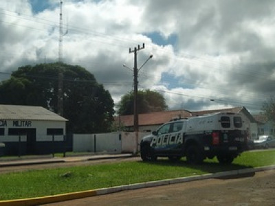 No Quebra Coco, homem agride companheira e ameaça policiais com facão No Quebra Coco, homem agride companheira e ameaça policiais com facão