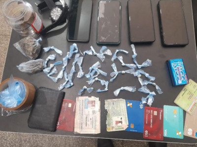 Polícia apreende drogas e prende suspeitos em residência de Ponta Porã Polícia apreende drogas e prende suspeitos em residência de Ponta Porã