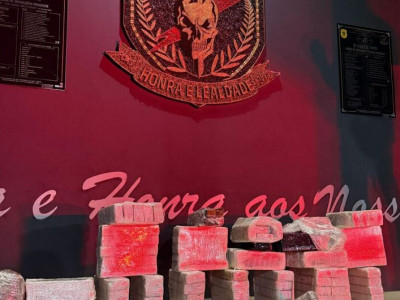 Polícia descobre entreposto de drogas e prende irmãos em Campo Grande Polícia descobre entreposto de drogas e prende irmãos em Campo Grande