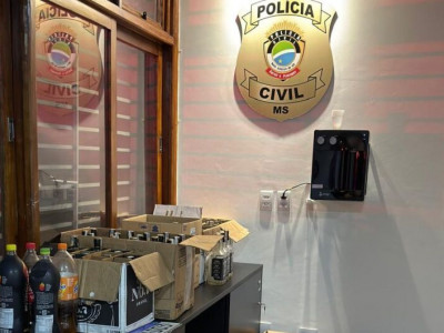 Polícia desmonta fábrica clandestina de bebidas falsificadas em MS Polícia desmonta fábrica clandestina de bebidas falsificadas em MS
