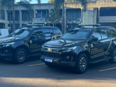 Polícia Federal cumpre mandados em condomínios de luxo na capital Polícia Federal cumpre mandados em condomínios de luxo na capital