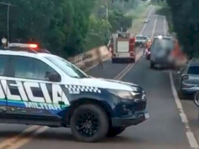 Resgate de adolescente em rio bloqueia trânsito na MS-080 em Rochedo Resgate de adolescente em rio bloqueia trânsito na MS-080 em Rochedo