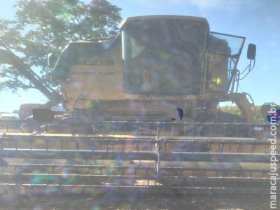 Tragédia no campo: Trabalhador morre prensado por plataforma de colheitadeira em Maracaju Tragédia no campo: Trabalhador morre prensado por plataforma de colheitadeira em Maracaju