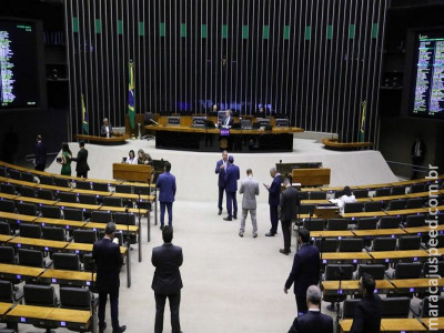 Câmara aprova proposta que permite acumular cargo de professor no serviço público Câmara aprova proposta que permite acumular cargo de professor no serviço público