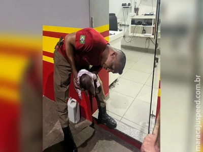 Pais chegam desesperados ao quartel e bombeiros salvam bebê engasgada em Aquidauana Pais chegam desesperados ao quartel e bombeiros salvam bebê engasgada em Aquidauana