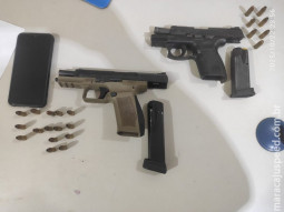 Polícia Civil prende três homens e apreende duas pistolas em Coxim Polícia Civil prende três homens e apreende duas pistolas em Coxim