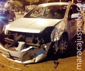 Garota de 15 anos morre ao ser arremessada contra carro em colisão Garota de 15 anos morre ao ser arremessada contra carro em colisão