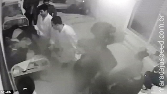 Enfermeiros espancam paciente e o deixam correndo risco de morte Enfermeiros espancam paciente e o deixam correndo risco de morte