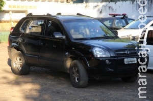 Bandidos sequestram advogada, fazem arrastão em bar e trocam tiros com PM Bandidos sequestram advogada, fazem arrastão em bar e trocam tiros com PM