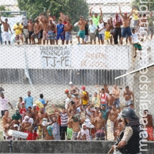 Juiz anuncia fim da rebelião em presídio Juiz anuncia fim da rebelião em presídio