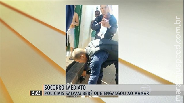 Policiais salvam bebê recém-nascido que engasgou ao mamar Policiais salvam bebê recém-nascido que engasgou ao mamar