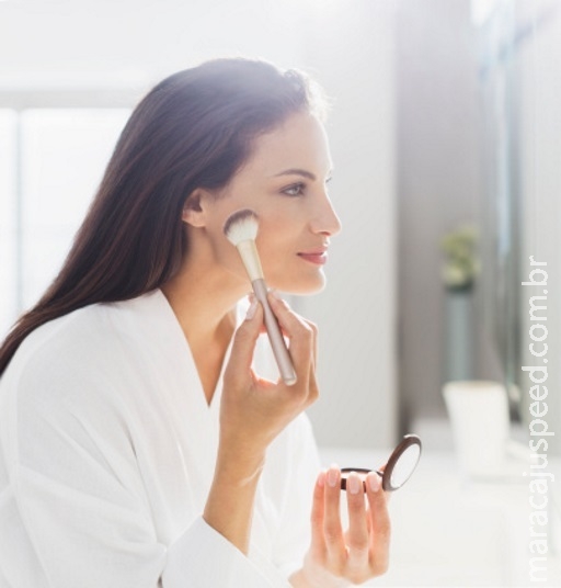Perfumes, batons e esmaltes podem antecipar a menopausa, aponta pesquisa Perfumes, batons e esmaltes podem antecipar a menopausa, aponta pesquisa