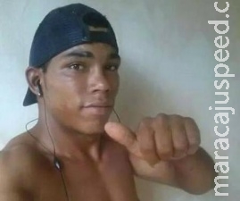 Jovem se afoga e amigos não conseguem evitar desaparecimento em rio Jovem se afoga e amigos não conseguem evitar desaparecimento em rio