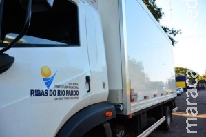Secretário é flagrado fazendo mudança de irmã em caminhão da prefeitura Secretário é flagrado fazendo mudança de irmã em caminhão da prefeitura