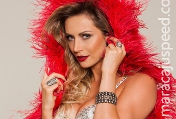 Ex-cantora do "Domingão" seduz padre em clipe e causa polêmica com religiosos Ex-cantora do "Domingão" seduz padre em clipe e causa polêmica com religiosos