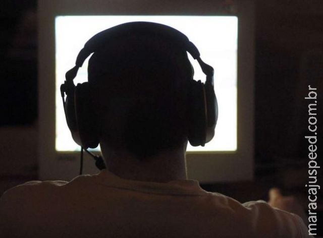 Homem morre após maratona de três dias jogando online Homem morre após maratona de três dias jogando online