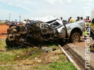 Motorista morre após caminhonete bater em traseira de carreta na BR-163 Motorista morre após caminhonete bater em traseira de carreta na BR-163