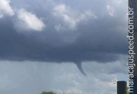Fenômeno que pode iniciar tornado é registrado no Paraná Fenômeno que pode iniciar tornado é registrado no Paraná