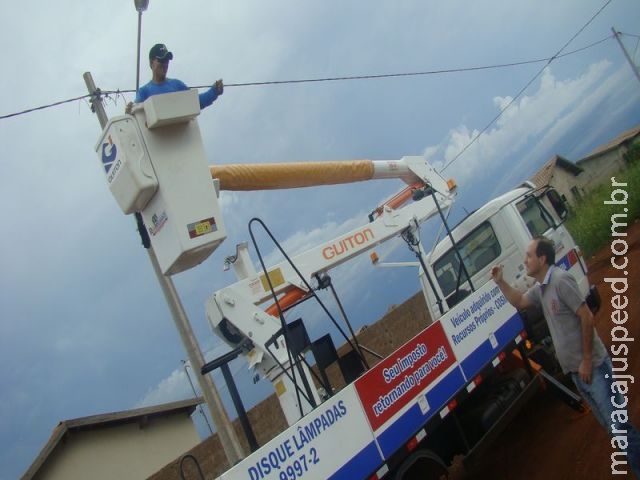 Caminhão com guincho aéreo entra em operação e agiliza a troca de lâmpadas em Rio Brilhante