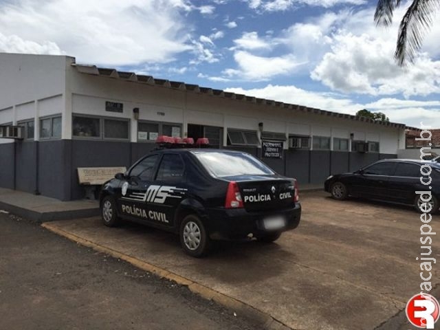 Quatro presos são transferidos de delegacia superlotada de MS Quatro presos são transferidos de delegacia superlotada de MS