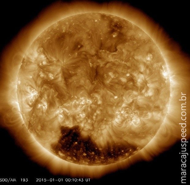 Sol começa o ano com enorme buraco perto do polo sul do astro