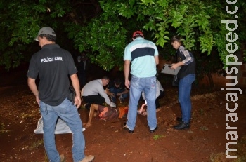 Homem é assassinado com 15 golpes de faca e facão Homem é assassinado com 15 golpes de faca e facão