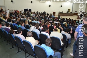 Câmara encerra sessão com três vereadores cassados e um renunciou