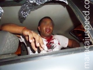 Após acidente grave, população quebra carro de autor e lincha motorista Após acidente grave, população quebra carro de autor e lincha motorista