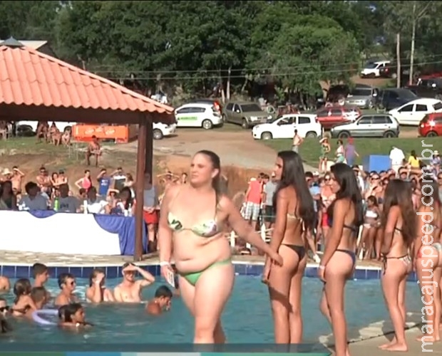 "Me senti péssima", diz jovem gordinha que bombou após concurso de beleza "Me senti péssima", diz jovem gordinha que bombou após concurso de beleza