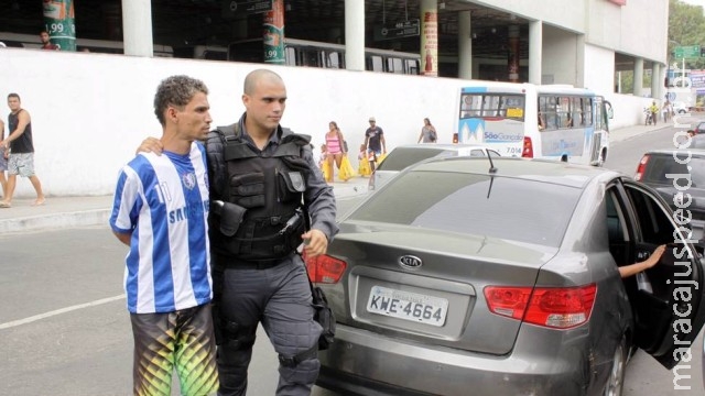 Homem é preso e diz que roubou carro para ir ao motel 