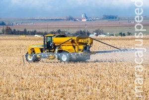 Brasileiro consome 5,2 litros de agrotóxico por ano Brasileiro consome 5,2 litros de agrotóxico por ano