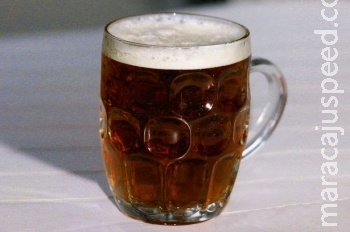 Pesquisa revela que beber meio litro de cerveja por dia ajuda a prevenir doenças cardíacas Pesquisa revela que beber meio litro de cerveja por dia ajuda a prevenir doenças cardíacas