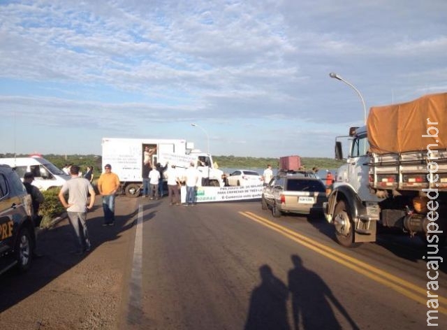 Após cinco horas de manifestação, fornecedores liberam BR-262 em Três Lagoas Após cinco horas de manifestação, fornecedores liberam BR-262 em Três Lagoas