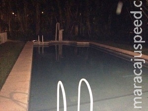 Irmãos invadem casa e morrem afogados em piscina Irmãos invadem casa e morrem afogados em piscina