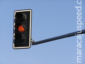 O que fazer ao avistar o sinal amarelo?