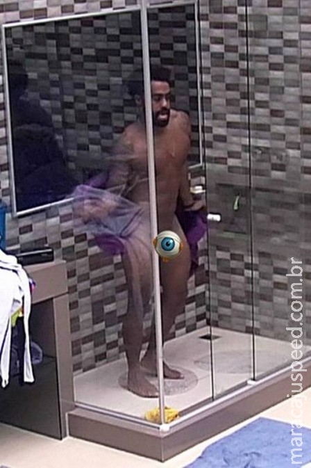 Primeiras horas do BBB 15 têm banho pelado, roda de apresentação e indiretas Primeiras horas do BBB 15 têm banho pelado, roda de apresentação e indiretas