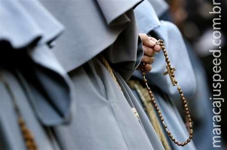 Freira que não sabia de gravidez dá à luz um bebê Freira que não sabia de gravidez dá à luz um bebê