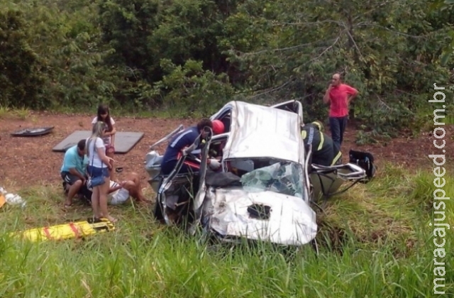 Acidente mata criança e deixa casal, em estado grave Acidente mata criança e deixa casal, em estado grave