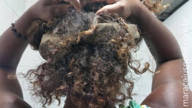 Mulher tenta entrar em presídio com maconha escondida no cabelo e é detida Mulher tenta entrar em presídio com maconha escondida no cabelo e é detida