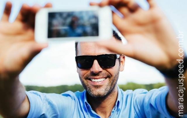 Estudo revela que 90% dos brasileiros fazem selfie Estudo revela que 90% dos brasileiros fazem selfie