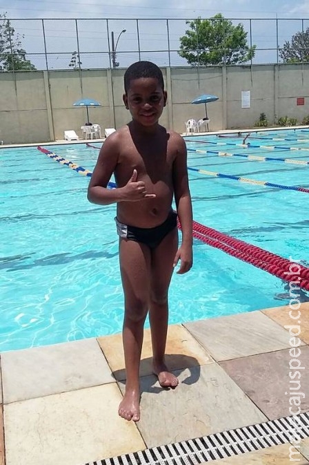 Menino de 9 anos é baleado dentro de Sesi Menino de 9 anos é baleado dentro de Sesi