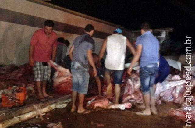 Carga de carne de cerca de 30 mil kgs é saqueada por cerca de 2 mil pessoas Carga de carne de cerca de 30 mil kgs é saqueada por cerca de 2 mil pessoas