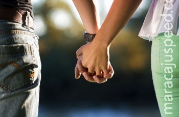 Menina de 18 anos se prepara para casar com seu próprio pai após dois anos de namoro Menina de 18 anos se prepara para casar com seu próprio pai após dois anos de namoro