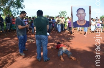 Homem é encontrado morto pela mãe no quintal de casa Homem é encontrado morto pela mãe no quintal de casa