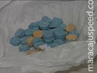 Dupla é presa com pontos de LSD escondidos em bíblia Dupla é presa com pontos de LSD escondidos em bíblia
