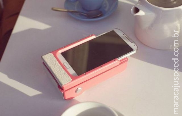 Capa transforma celular em máquina instantânea Capa transforma celular em máquina instantânea
