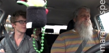 Homem viaja 8.000 km para conhecer amigo sugerido pelo Facebook Homem viaja 8.000 km para conhecer amigo sugerido pelo Facebook
